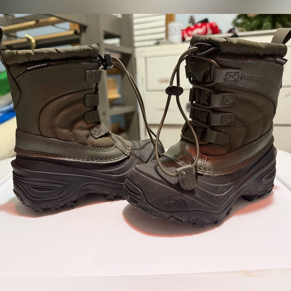 The North Face Kids Black/Army Green Rain & Snow Boots